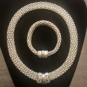 Silver Tone Mesh Like Necklace & Bracelet